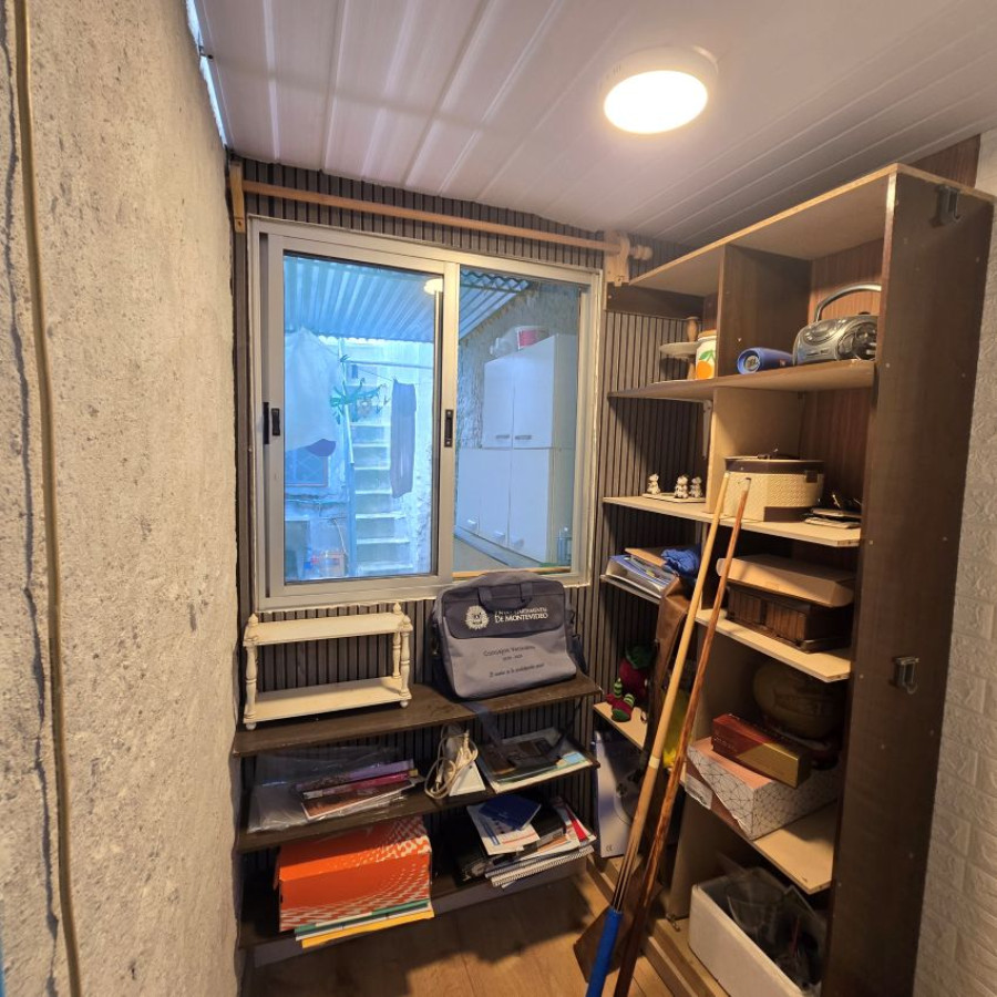 Casa ID.50 - Venta casa La Teja 4 dormitorios, 2 cocinas, 2 baños, patio.