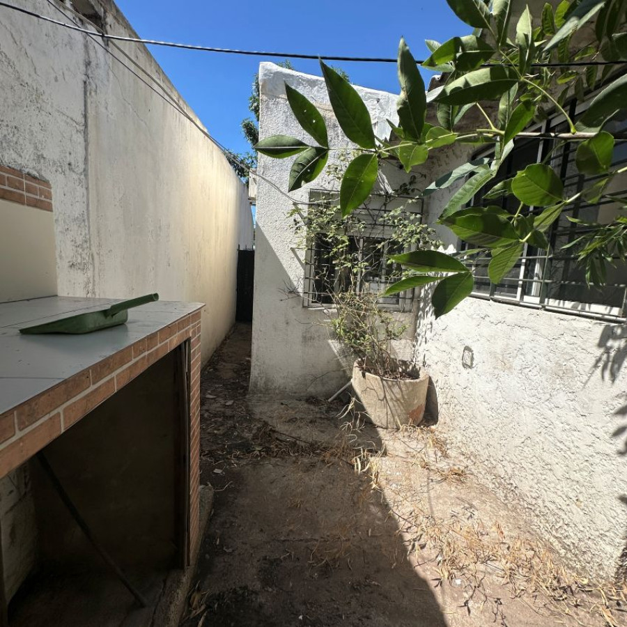 Casa ID.46 - Venta casa en Malvin Norte 1 dormitorio con patio.