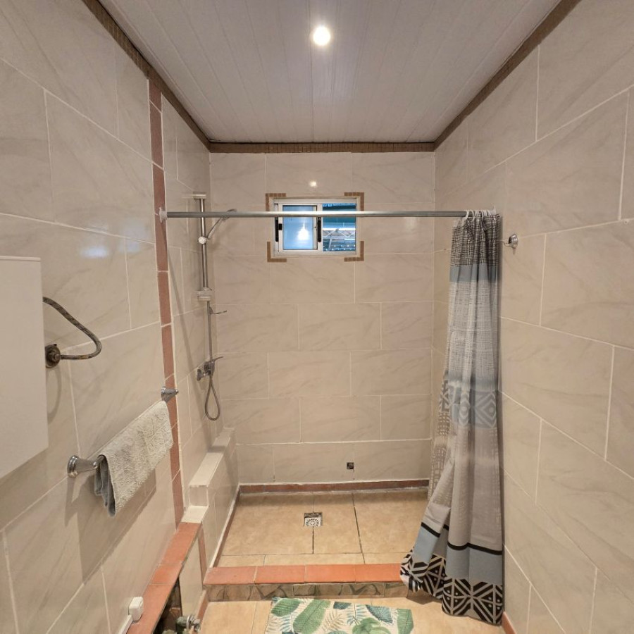 Casa ID.50 - Venta casa La Teja 4 dormitorios, 2 cocinas, 2 baños, patio.