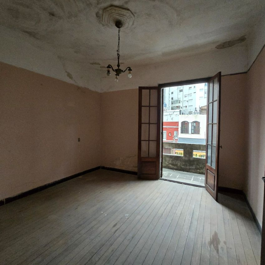 Casa ID.208 - Venta casa a reciclar, 2 dormitorios, 3 baños Pocitos