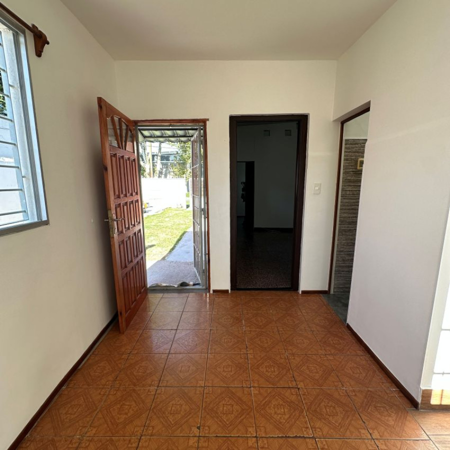 Casa ID.66 - Alquiler casa en Ituzaingó 2 dormitorios con fondo y cochera