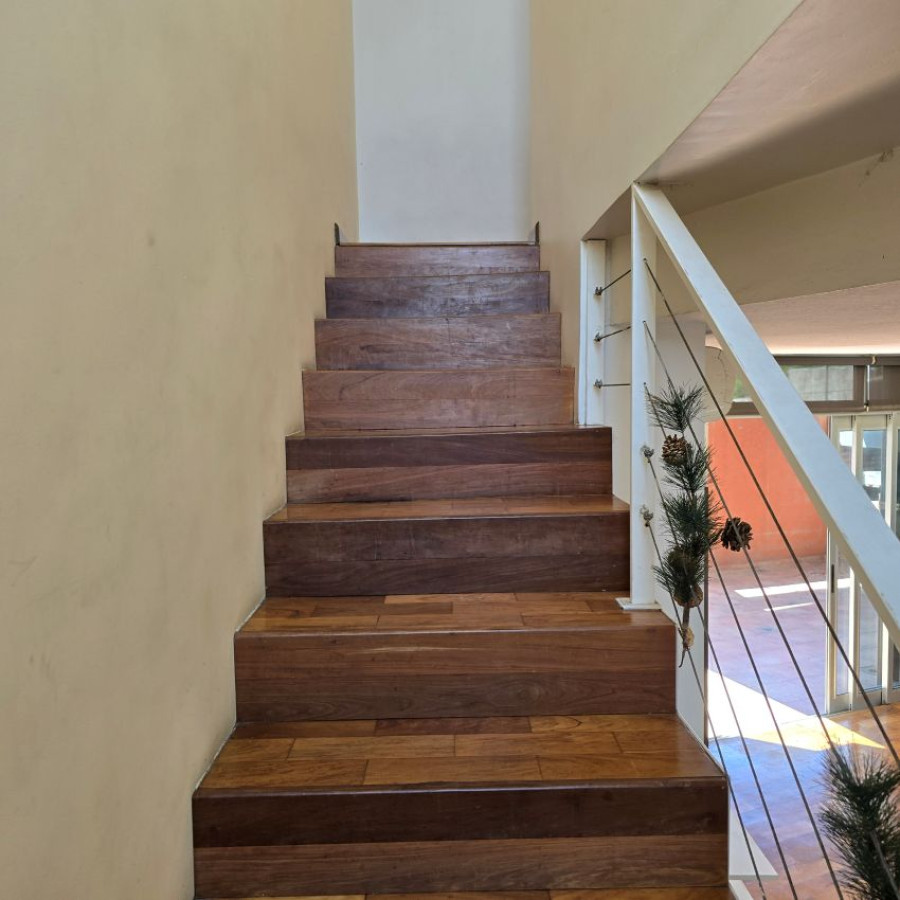 Casa ID.57 - Venta casa Buceo 2 dormitorios, 2 baños, cochera y fondo con parrillero.