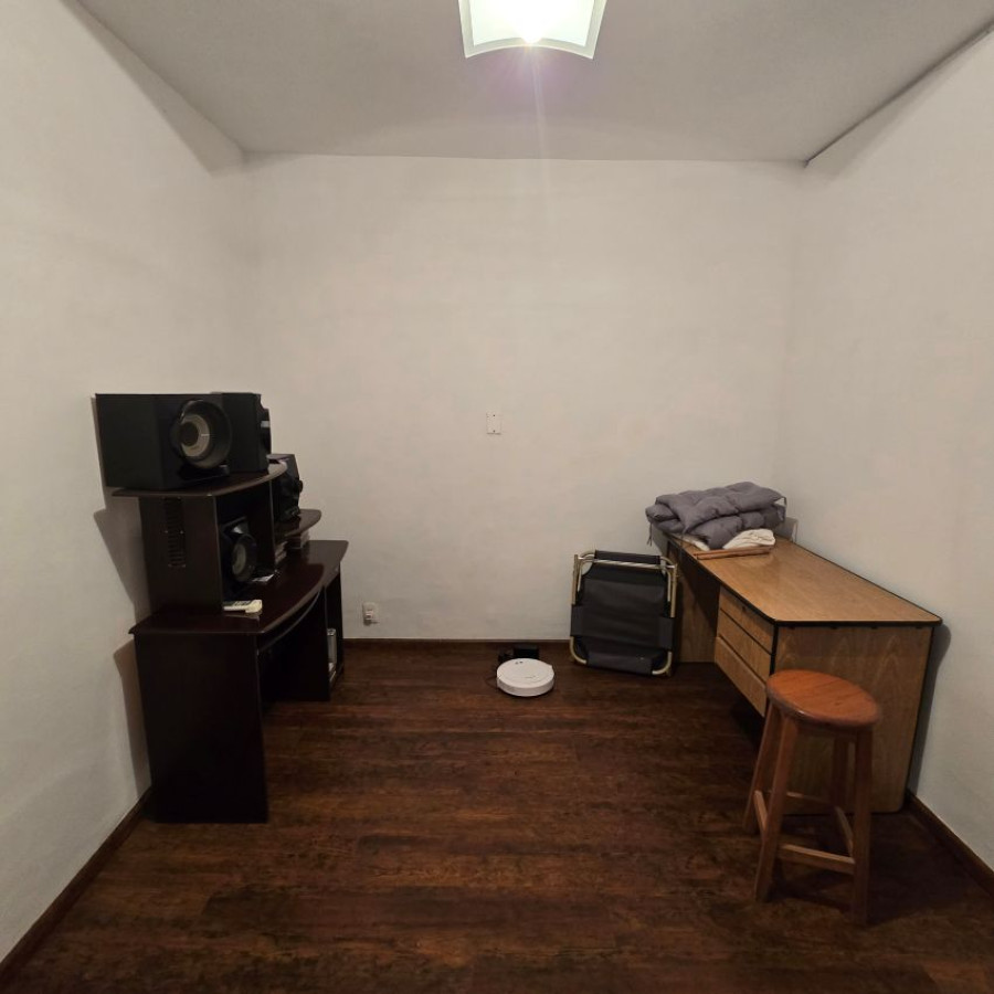 Casa ID.50 - Venta casa La Teja 4 dormitorios, 2 cocinas, 2 baños, patio.