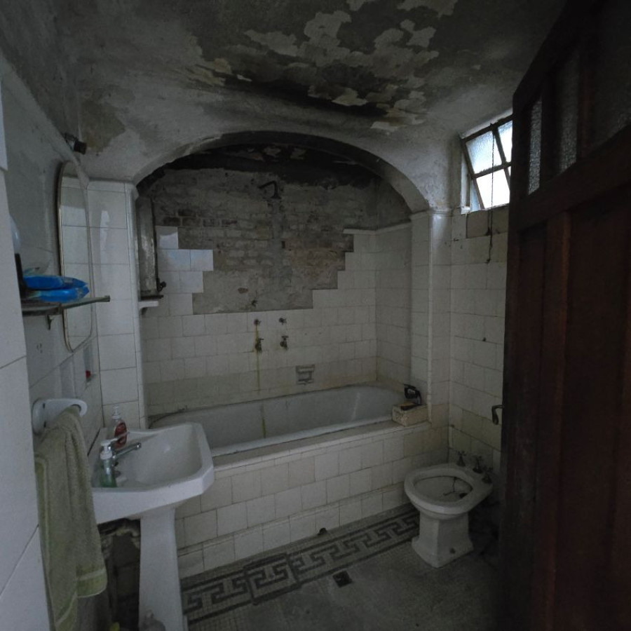 Casa ID.208 - Venta casa a reciclar, 2 dormitorios, 3 baños Pocitos