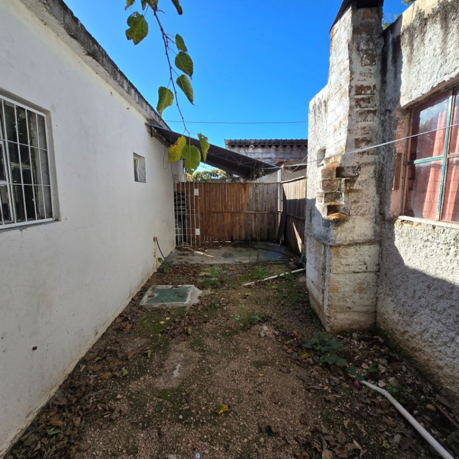 Casa ID.76 - Alquiler casa en Las Piedras 2 dormitorios y cochera.