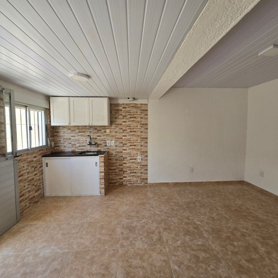 Casa ID.165 - Alquiler casa Paso Carrasco Ciudad de la Costa Canelones 3 dormitorios, cochera y patio.