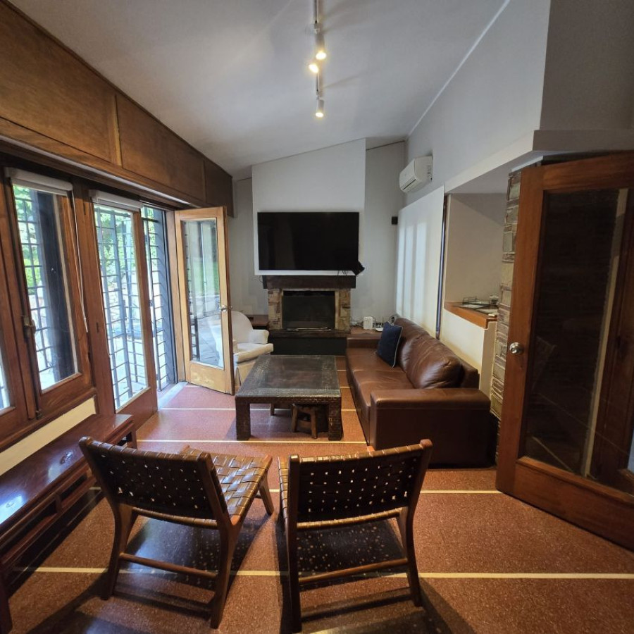 Casa ID.173 - Alquiler casa en Punta Carretas 3 a 4 dormitorios, 4 baños, garaje y barbacoa.