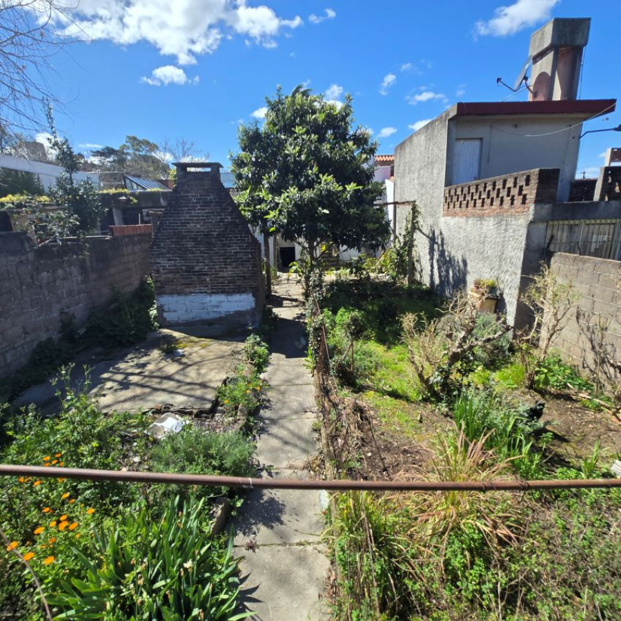 Casa ID.254 - Venta casa, 2 dormitorios,  garaje y fondo, Paso de las Duranas.