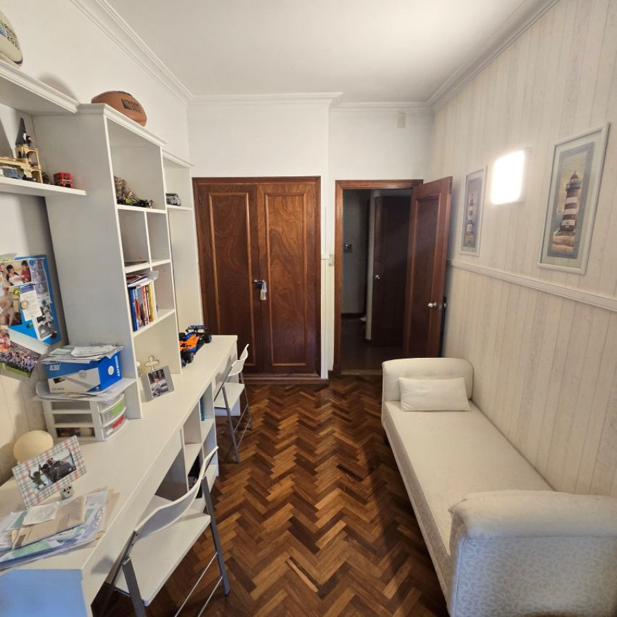 Casa ID.173 - Alquiler casa en Punta Carretas 3 a 4 dormitorios, 4 baños, garaje y barbacoa.