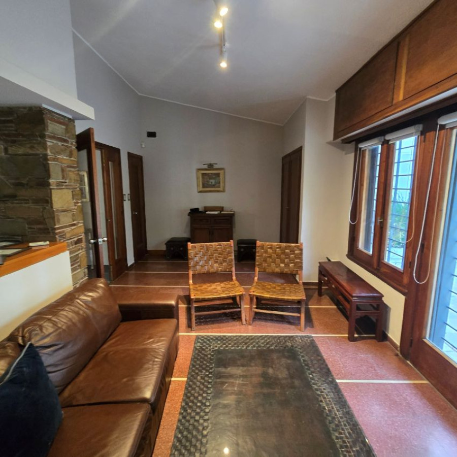 Casa ID.173 - Alquiler casa en Punta Carretas 3 a 4 dormitorios, 4 baños, garaje y barbacoa.