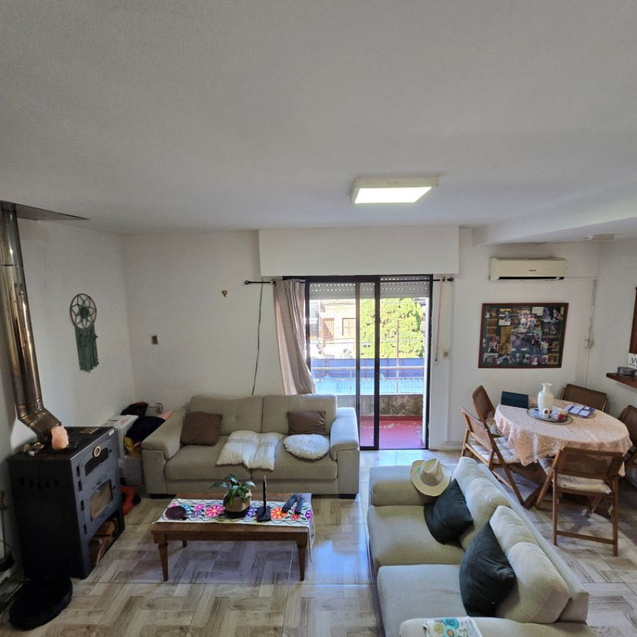 Casa ID.181 - Venta casa Malvin 2 dormitorios con barbacoa y garaje.