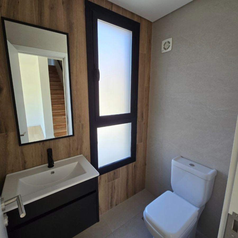 Casa ID.108 - Alquiler casa en Punta Gorda, 3 dormitorios, 2 baños, toilette, cochera y parrillero.