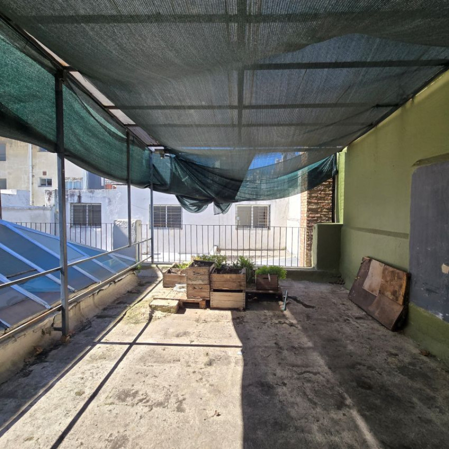 Casa ID.260 - Alquiler casa planta alta 5 dormitorios o más, 2 baños, azotea de uso exclusivo, Centro.