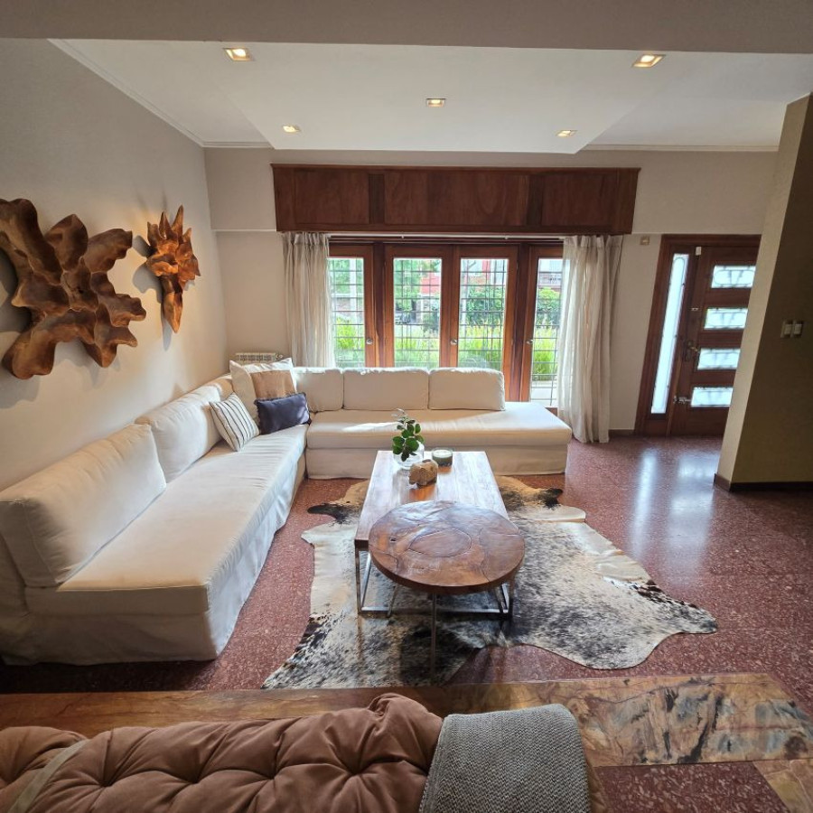 Casa ID.173 - Alquiler casa en Punta Carretas 3 a 4 dormitorios, 4 baños, garaje y barbacoa.