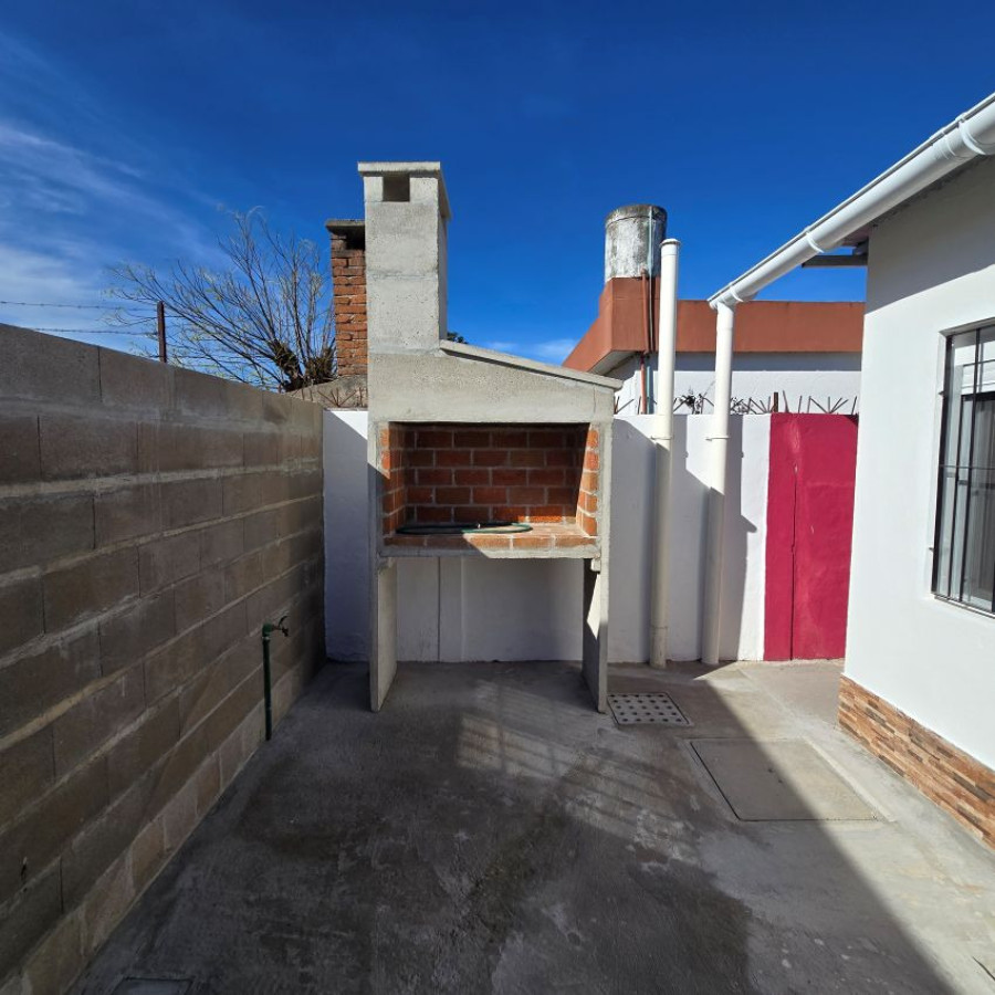 Casa ID.213 - Alquiler casa 1 dormitorio, cochera con patio a estrenar, Ciudad de la Costa, Canelones.
