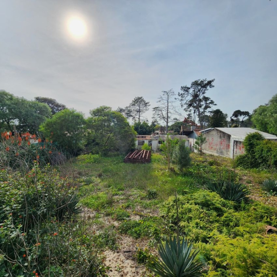 Casa ID.28 - Venta Casa Ciudad De La Costa 1 Dormitorio, Cochera Y Terreno De 900 Mts2