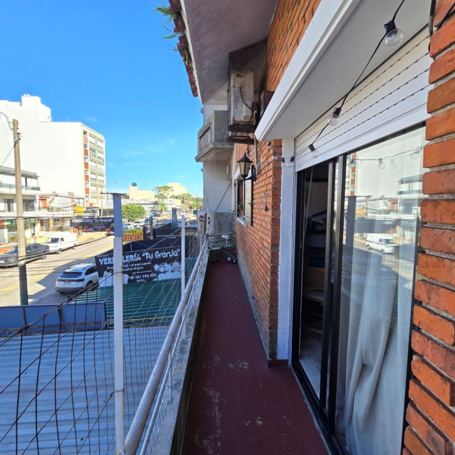 Casa ID.181 - Venta casa Malvin 2 dormitorios con barbacoa y garaje.