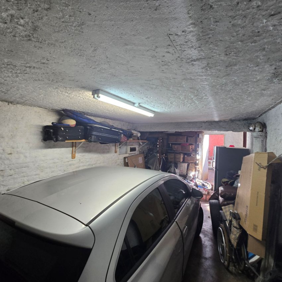 Casa ID.163 - Venta casa Parque Batlle a reciclar 3 dormitorios, 3 baños, fondo, garaje.