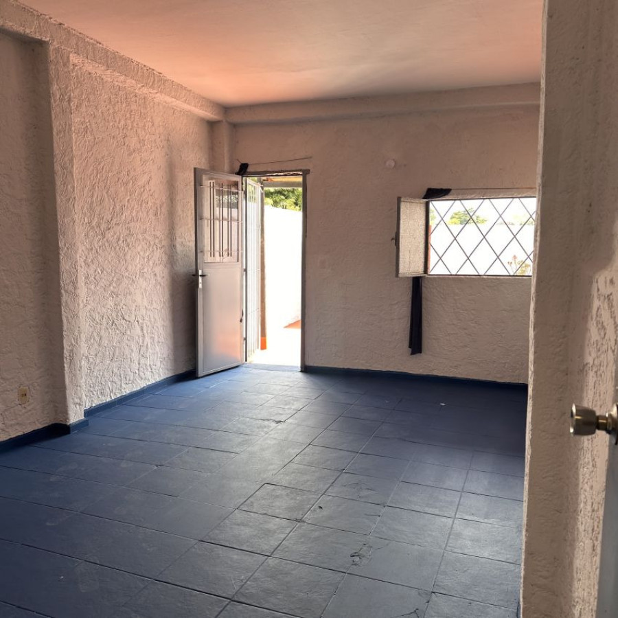 Casa ID.265 - Alquiler casa, 1 dormitorio, Pérez Castellanos, con garaje.