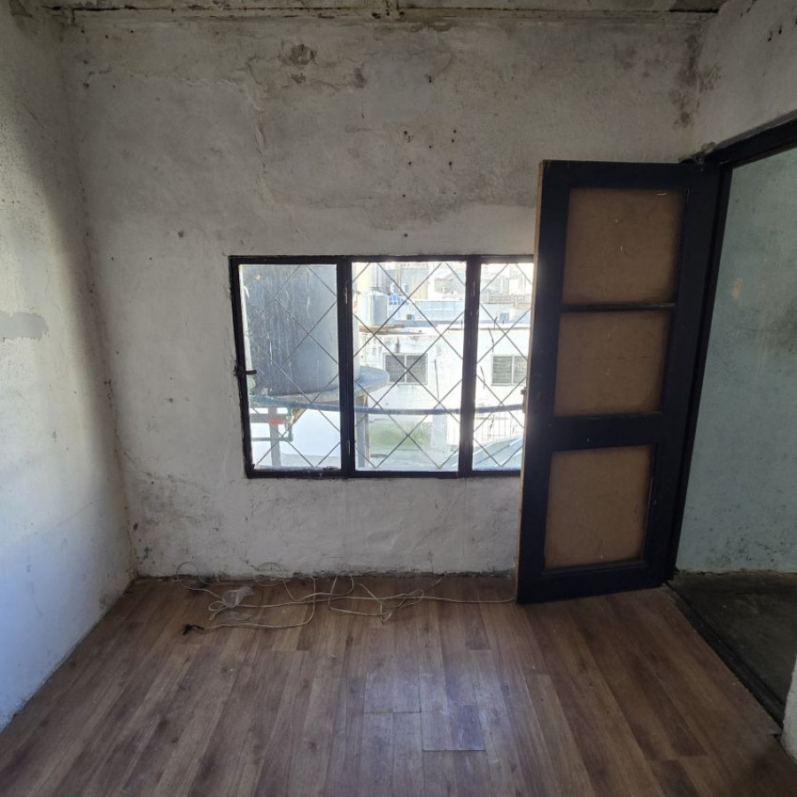 Casa ID.260 - Alquiler casa planta alta 5 dormitorios o más, 2 baños, azotea de uso exclusivo, Centro.