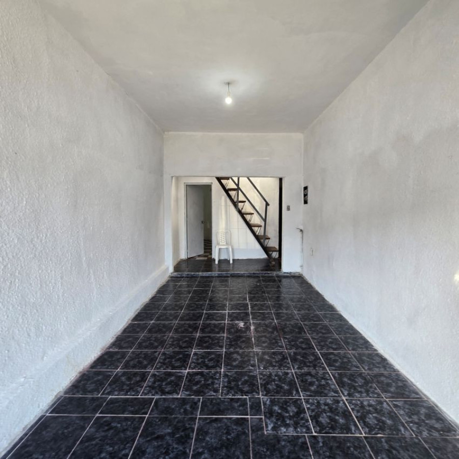 Casa ID.134 - Alquiler casa en Perez Castellano 2 dormitorios y azotea de uso exclusivo.