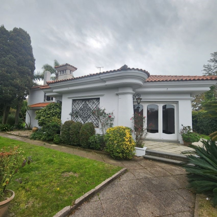 Casa ID.3 - Alquiler Casa En Carrasco 3 Dormitorios Y Servicios Completo.