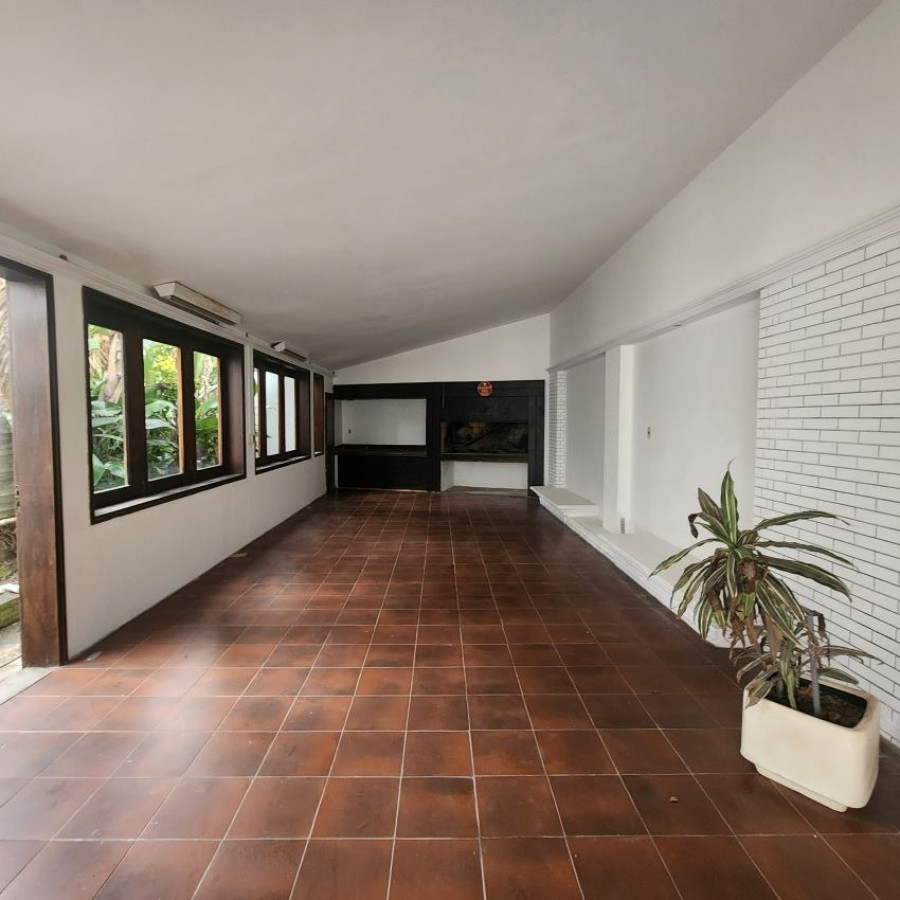 Casa ID.3 - Alquiler Casa En Carrasco 3 Dormitorios Y Servicios Completo.