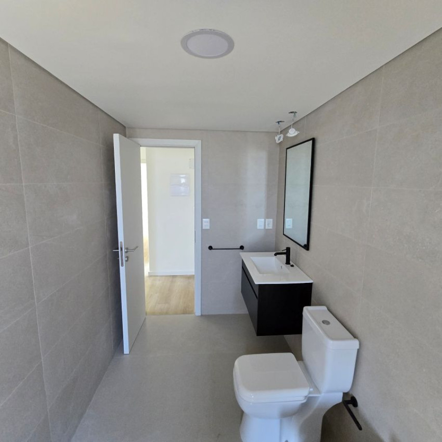 Casa ID.108 - Alquiler casa en Punta Gorda, 3 dormitorios, 2 baños, toilette, cochera y parrillero.