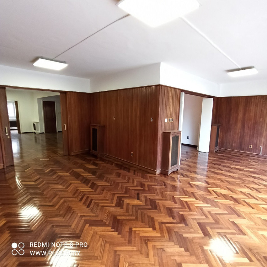 Casa ID.233 - Alquiler casa de categoría ideal empresa o embajada en Parque Batlle.