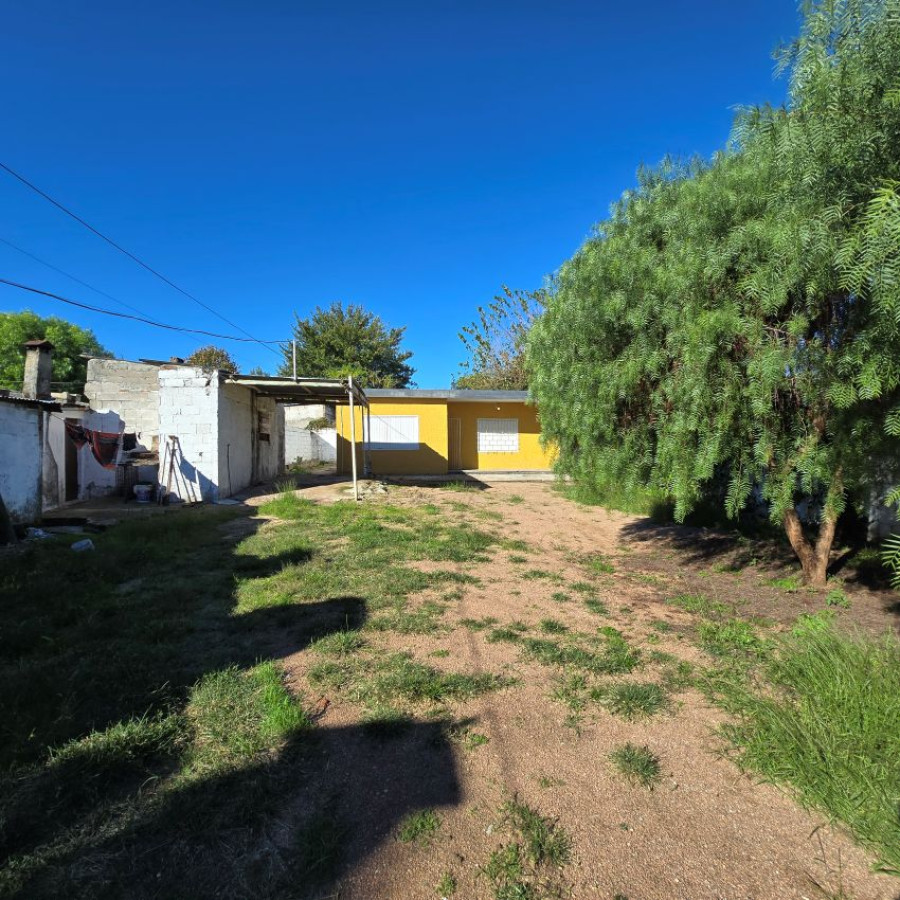 Casa ID.76 - Alquiler casa en Las Piedras 2 dormitorios y cochera.