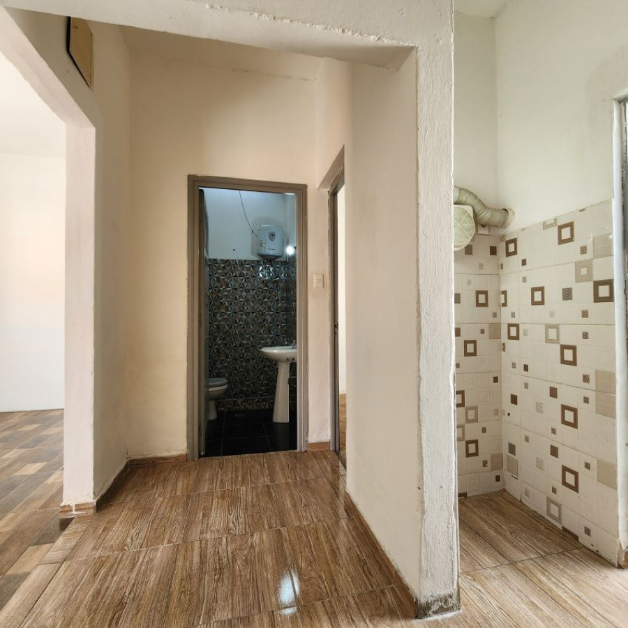 Casa ID.180 - Alquiler Casa con cochera y patio, 1 dormitorio Cerrito de la Victoria.