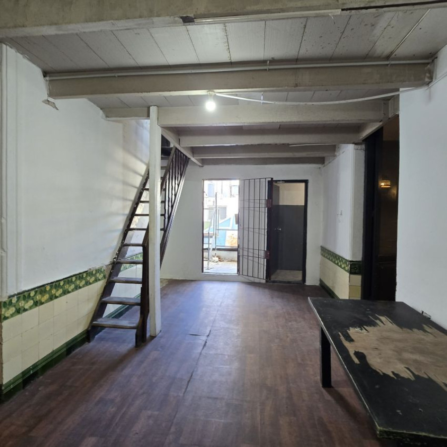 Casa ID.260 - Alquiler casa planta alta 5 dormitorios o más, 2 baños, azotea de uso exclusivo, Centro.