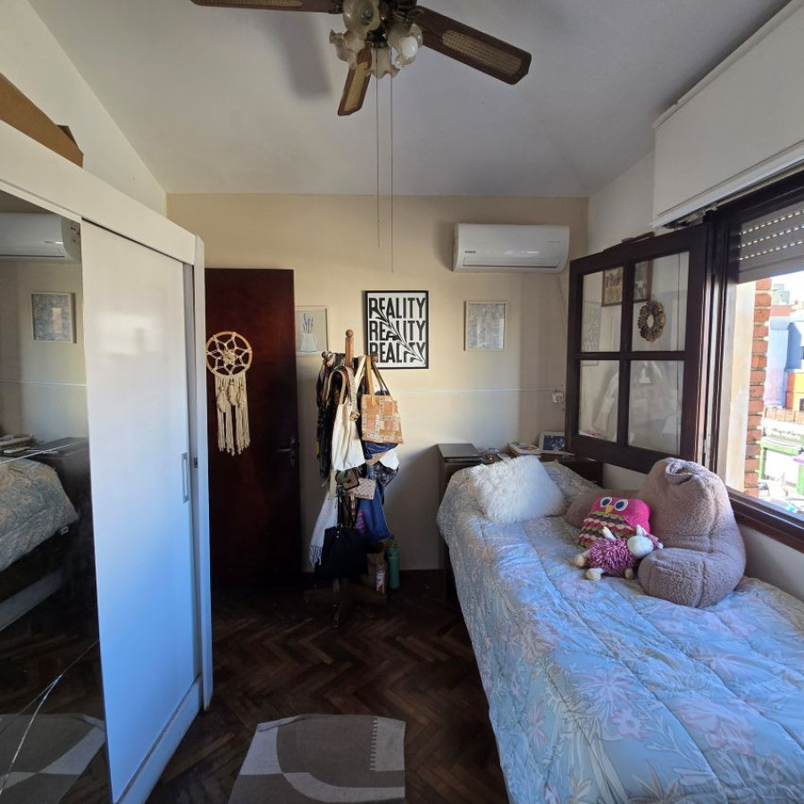 Casa ID.181 - Venta casa Malvin 2 dormitorios con barbacoa y garaje.