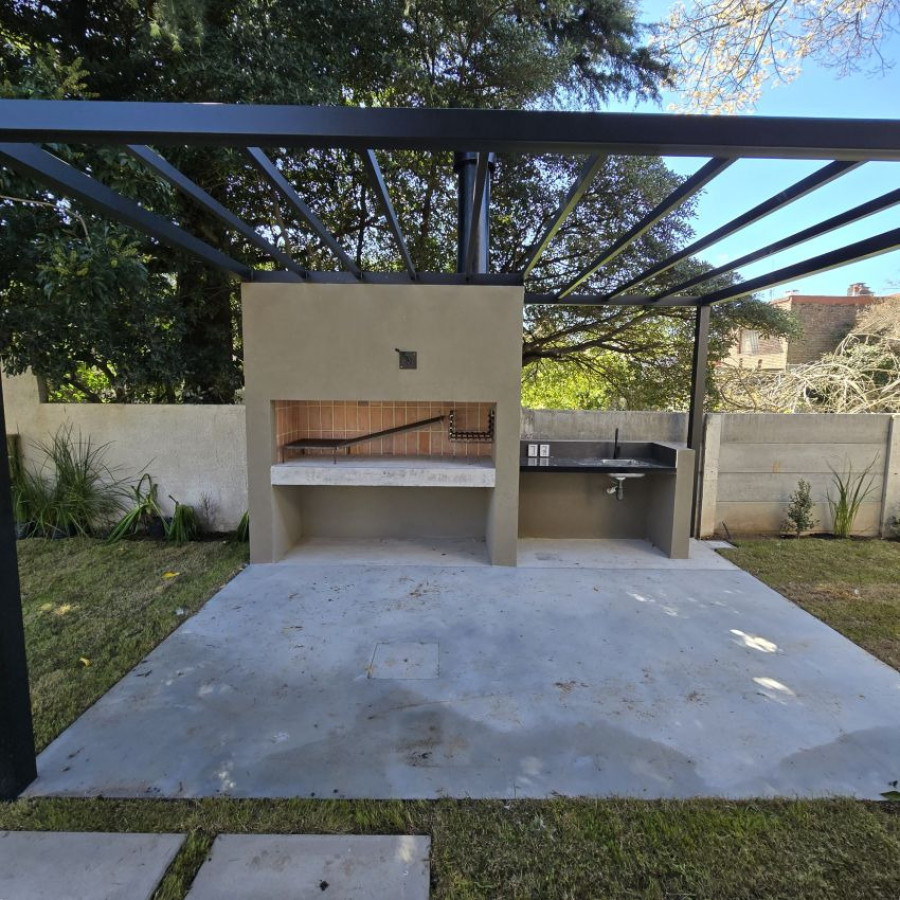 Casa ID.108 - Alquiler casa en Punta Gorda, 3 dormitorios, 2 baños, toilette, cochera y parrillero.