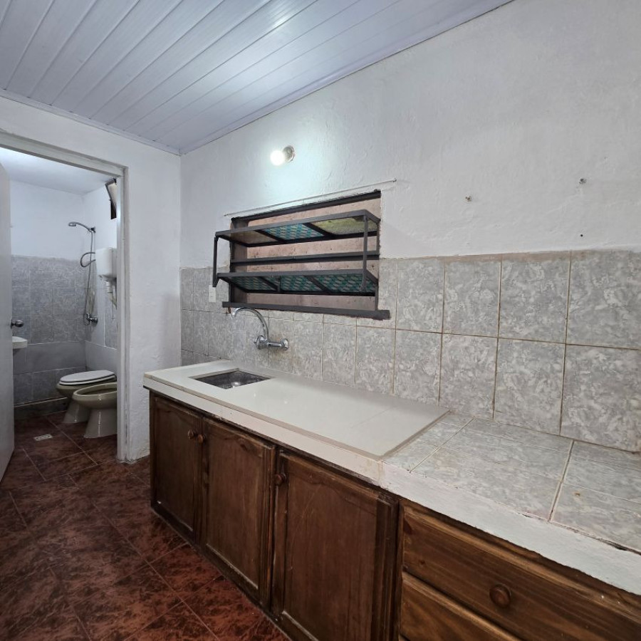 Casa ID.134 - Alquiler casa en Perez Castellano 2 dormitorios y azotea de uso exclusivo.