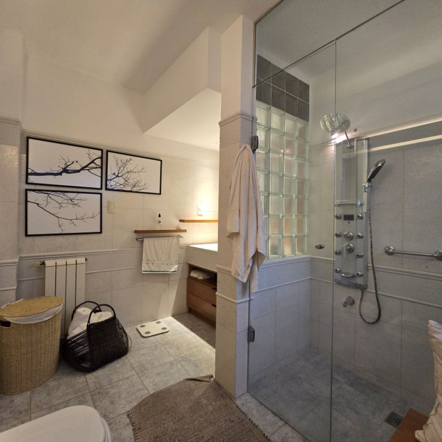 Casa ID.173 - Alquiler casa en Punta Carretas 3 a 4 dormitorios, 4 baños, garaje y barbacoa.