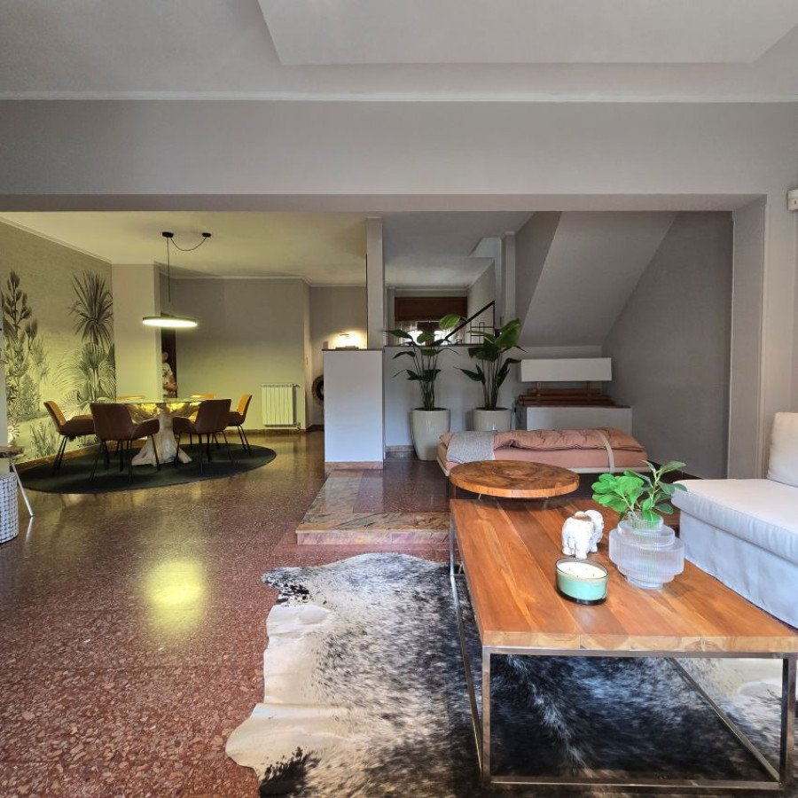 Casa ID.173 - Alquiler casa en Punta Carretas 3 a 4 dormitorios, 4 baños, garaje y barbacoa.