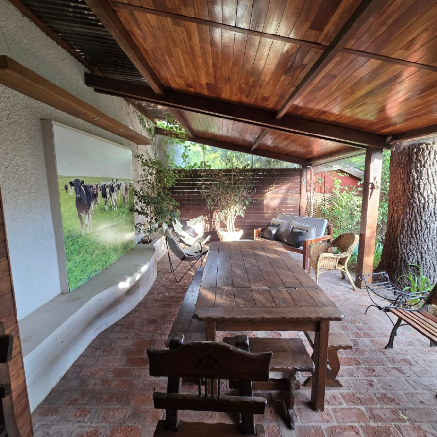 Casa ID.173 - Alquiler casa en Punta Carretas 3 a 4 dormitorios, 4 baños, garaje y barbacoa.