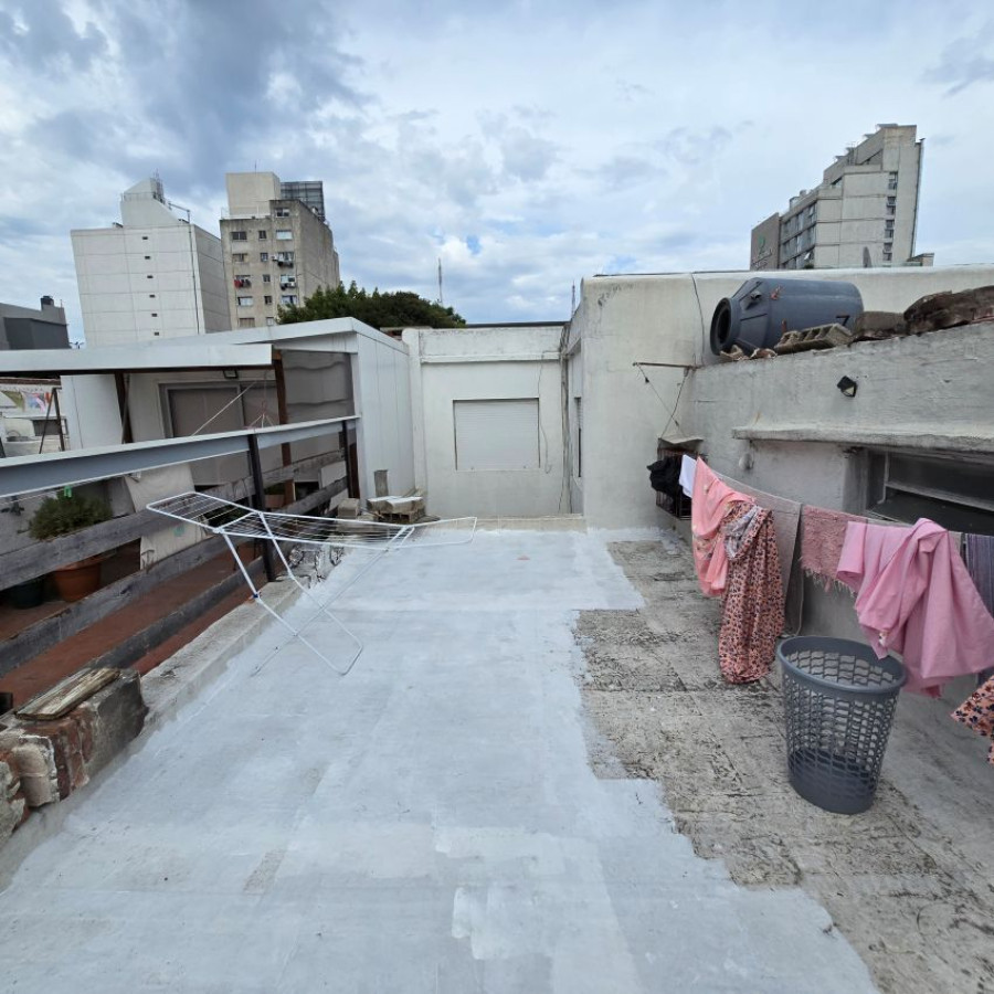 Casa ID.72 - Venta Casa en Tres Cruces 3 dormitorios con acceso a azotea y Renta