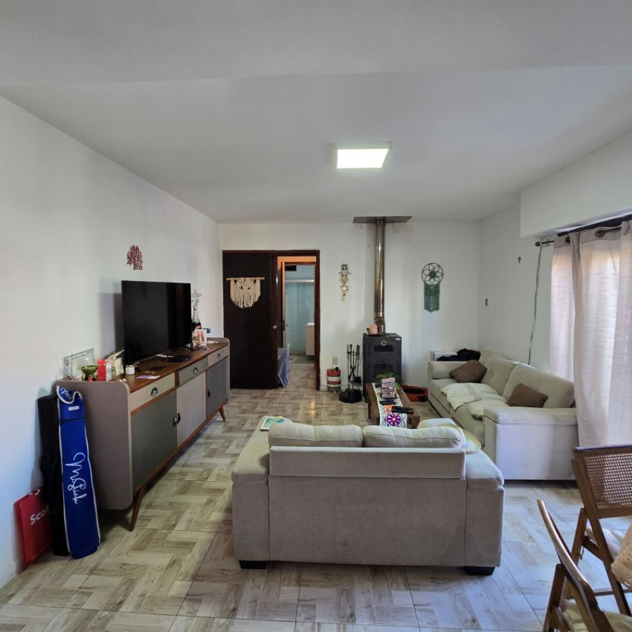 Casa ID.181 - Venta casa Malvin 2 dormitorios con barbacoa y garaje.