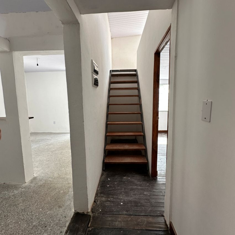 Casa ID.64 - Alquiler Casa Cerro 3 dormitorios con patio y cochera.