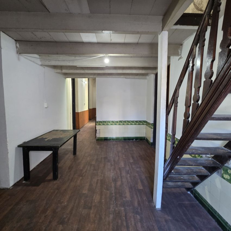 Casa ID.260 - Alquiler casa planta alta 5 dormitorios o más, 2 baños, azotea de uso exclusivo, Centro.