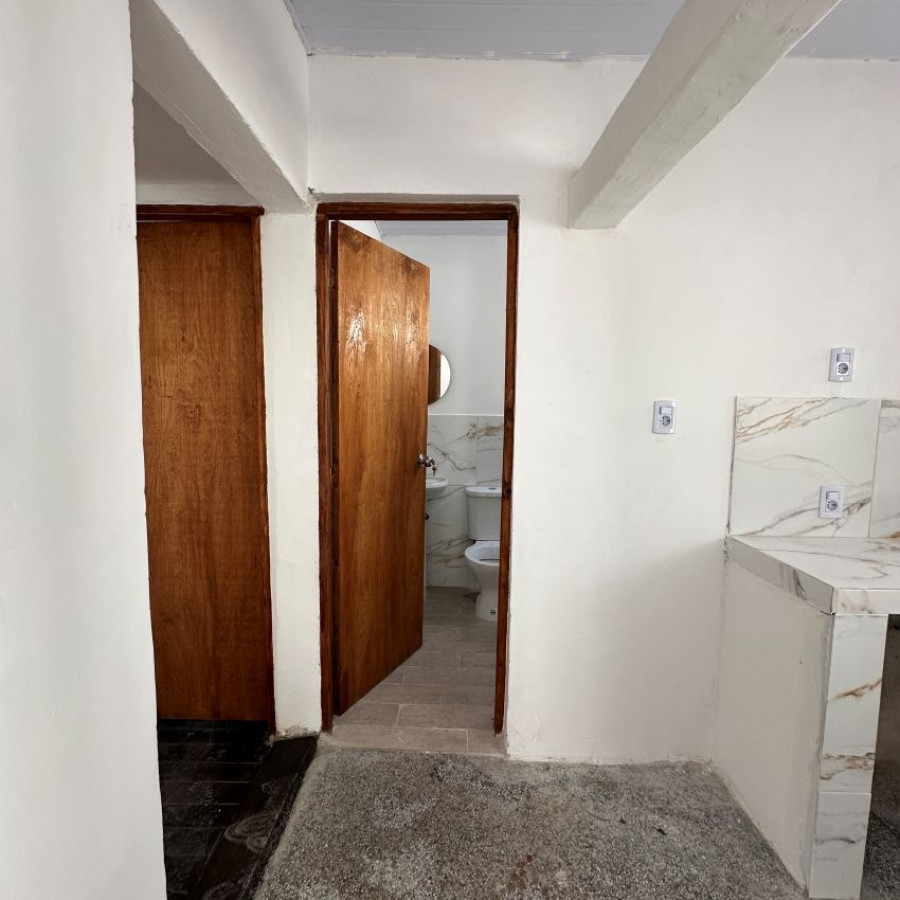 Casa ID.64 - Alquiler Casa Cerro 3 dormitorios con patio y cochera.