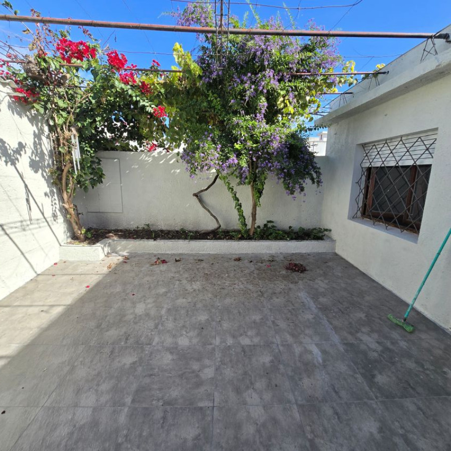 Casa ID.82 - Alquiler casa en Buceo 2 dormitorios con patio.