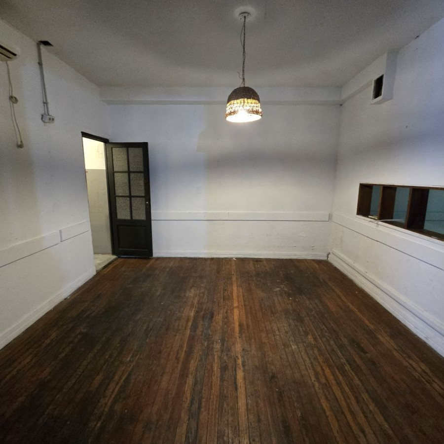 Casa ID.260 - Alquiler casa planta alta 5 dormitorios o más, 2 baños, azotea de uso exclusivo, Centro.