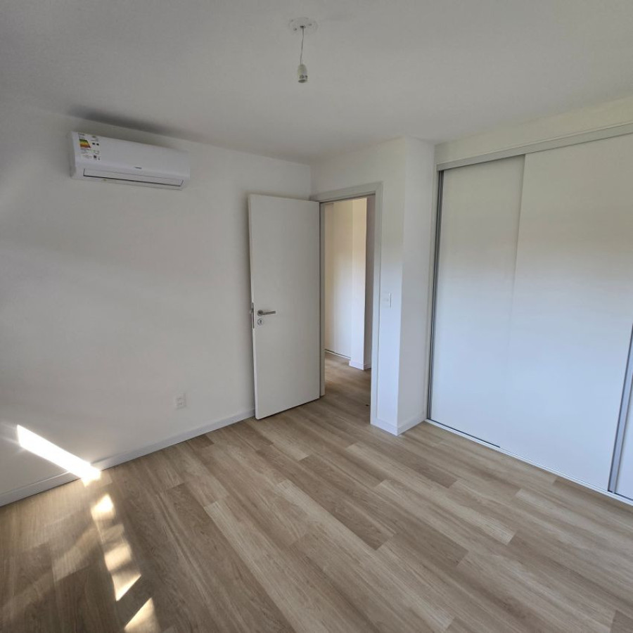 Casa ID.108 - Alquiler casa en Punta Gorda, 3 dormitorios, 2 baños, toilette, cochera y parrillero.