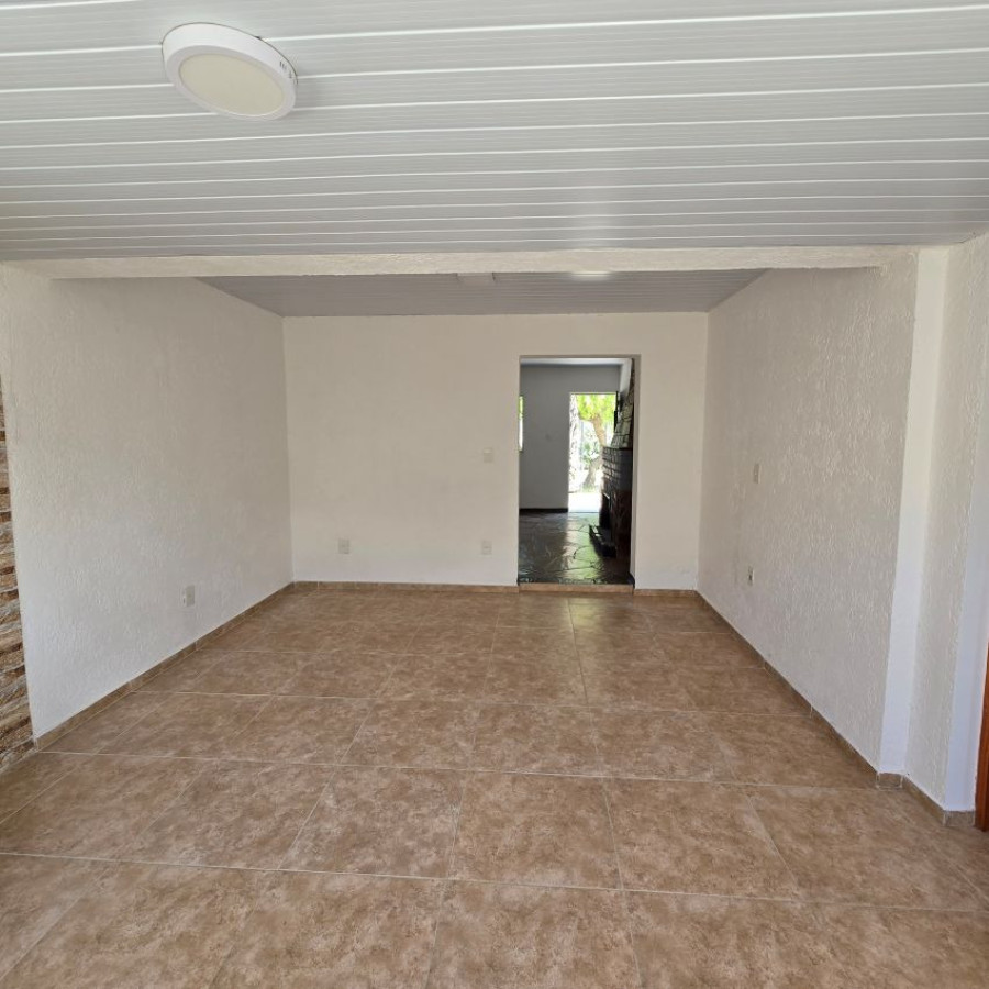 Casa ID.165 - Alquiler casa Paso Carrasco Ciudad de la Costa Canelones 3 dormitorios, cochera y patio.