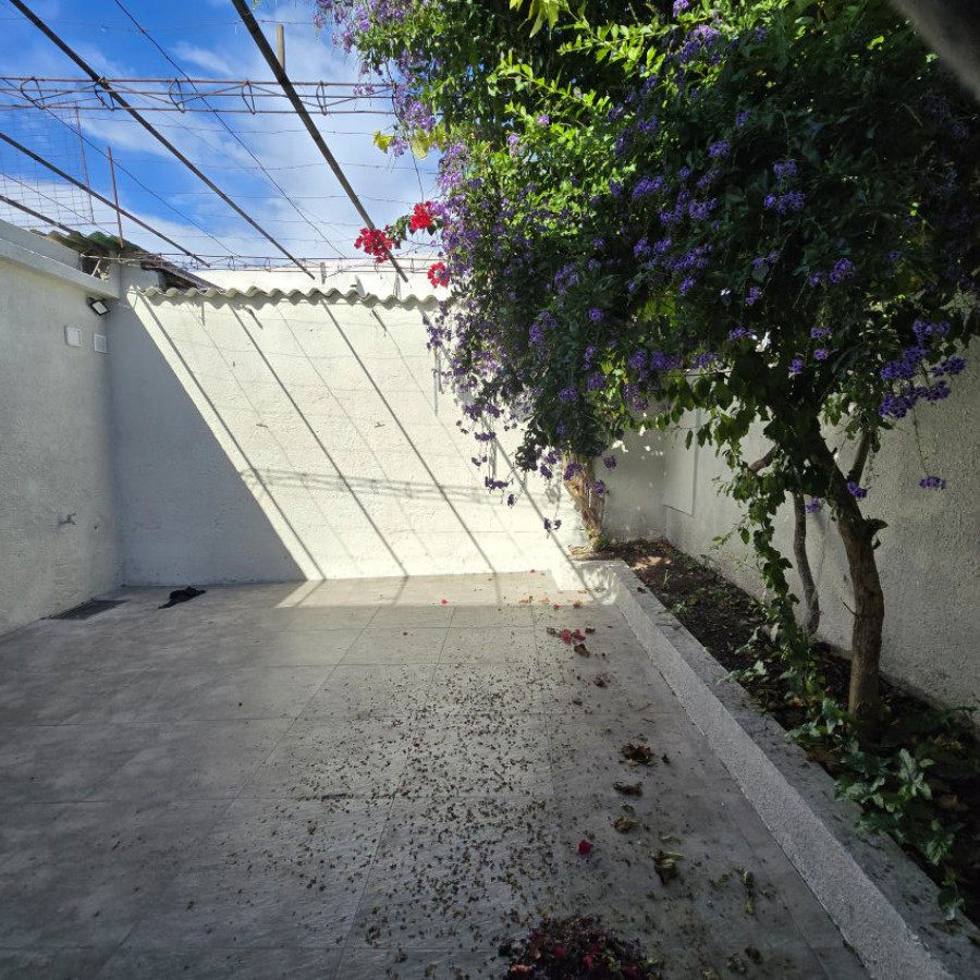 Casa ID.82 - Alquiler casa en Buceo 2 dormitorios con patio.