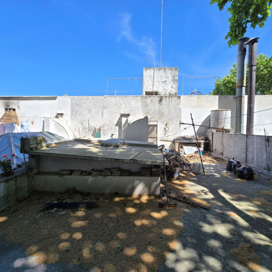 Casa ID.115 - Venta casa en Parque Rodó 2 dormitorios, sótano y azotea.