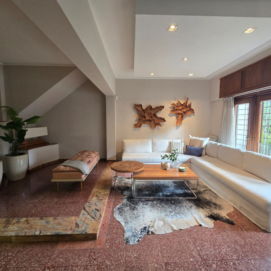 Casa ID.173 - Alquiler casa en Punta Carretas 3 a 4 dormitorios, 4 baños, garaje y barbacoa.